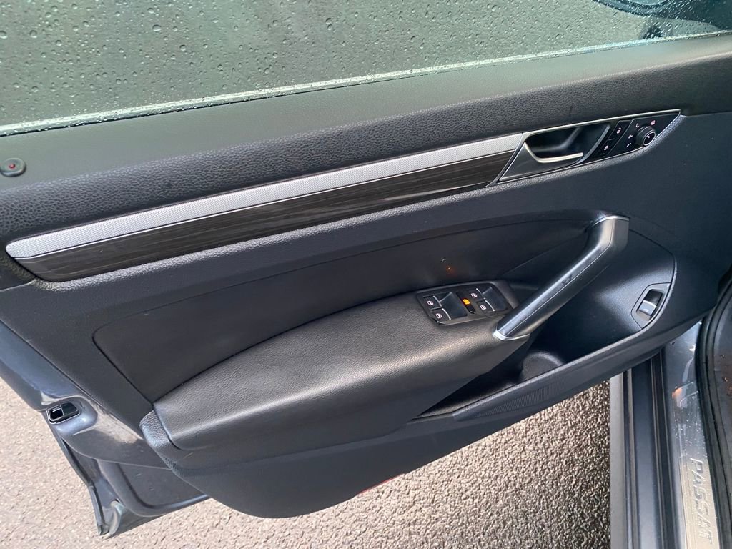 Used 2017 Volkswagen Passat 1.8T SE image 32