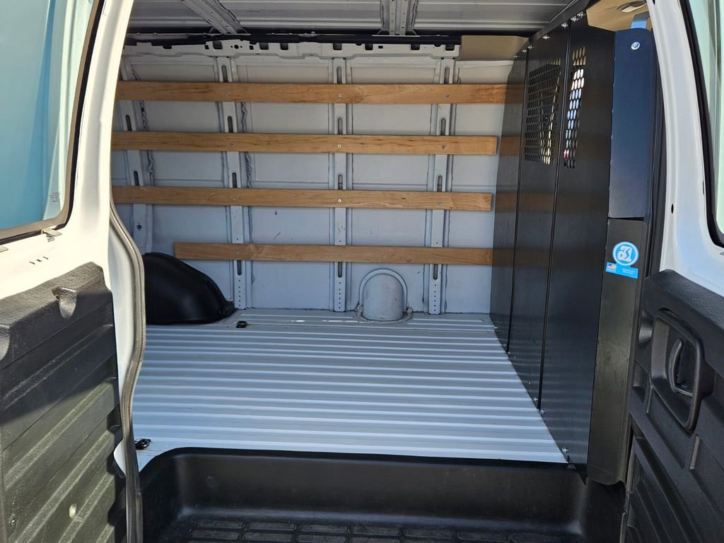 Used 2023 GMC Savana 2500 w/ Driver Convenience Package image 12