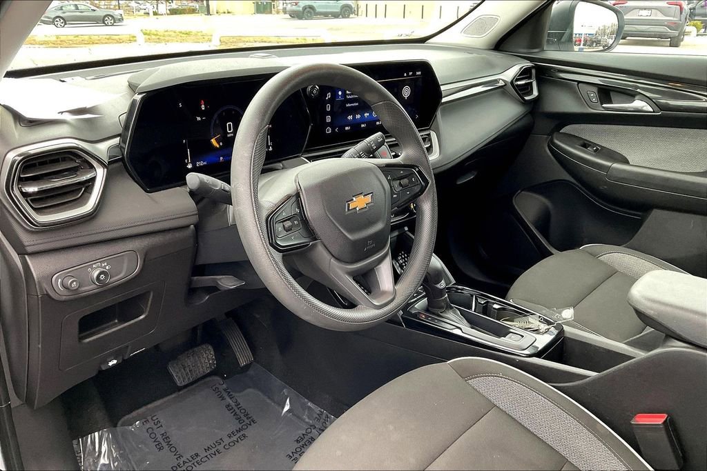 Used 2025 Chevrolet TrailBlazer LS w/ LS Convenience Package image 13