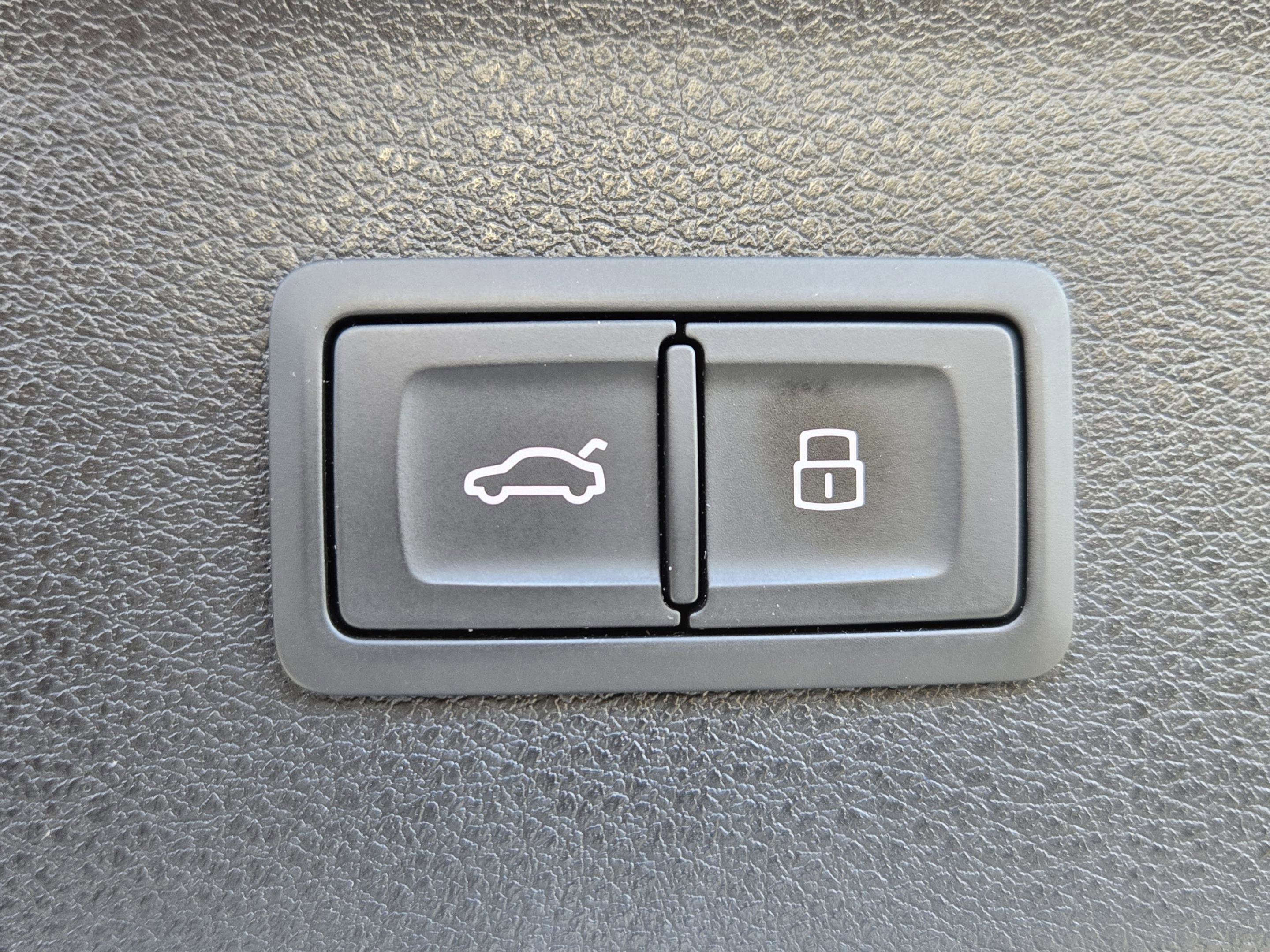 Used 2018 Audi Q3 2.0T Premium w/ Convenience Package image 17