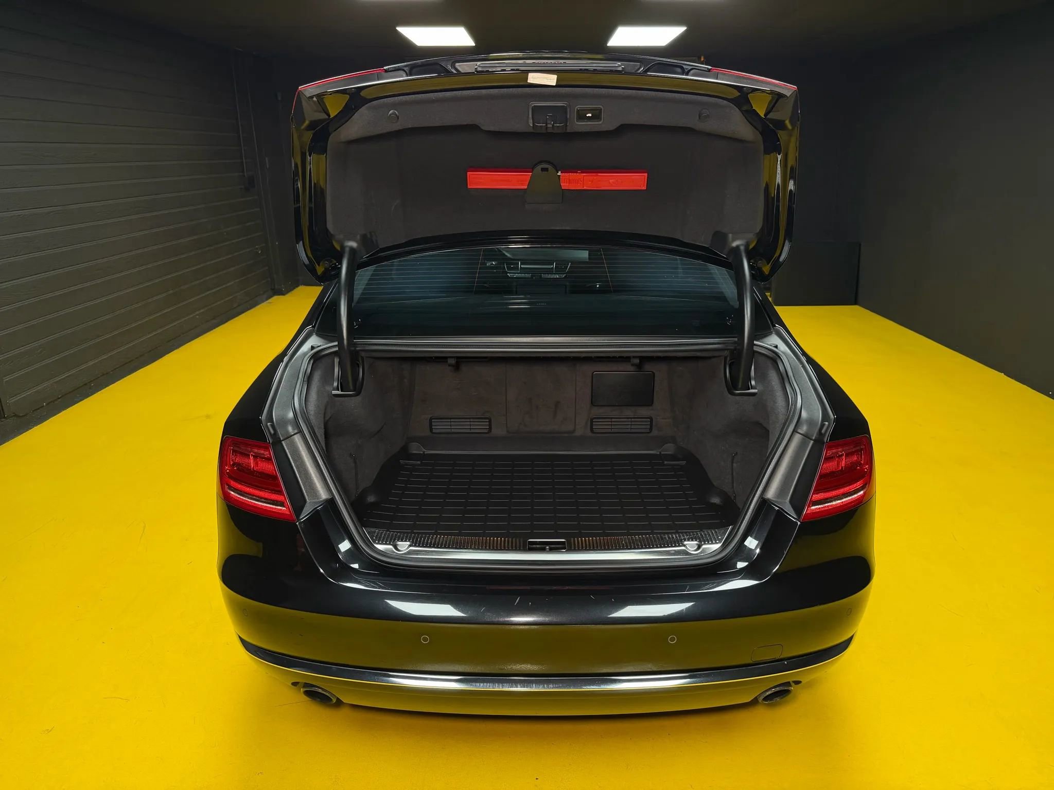 Used 2012 Audi A8 L 4.2 image 12