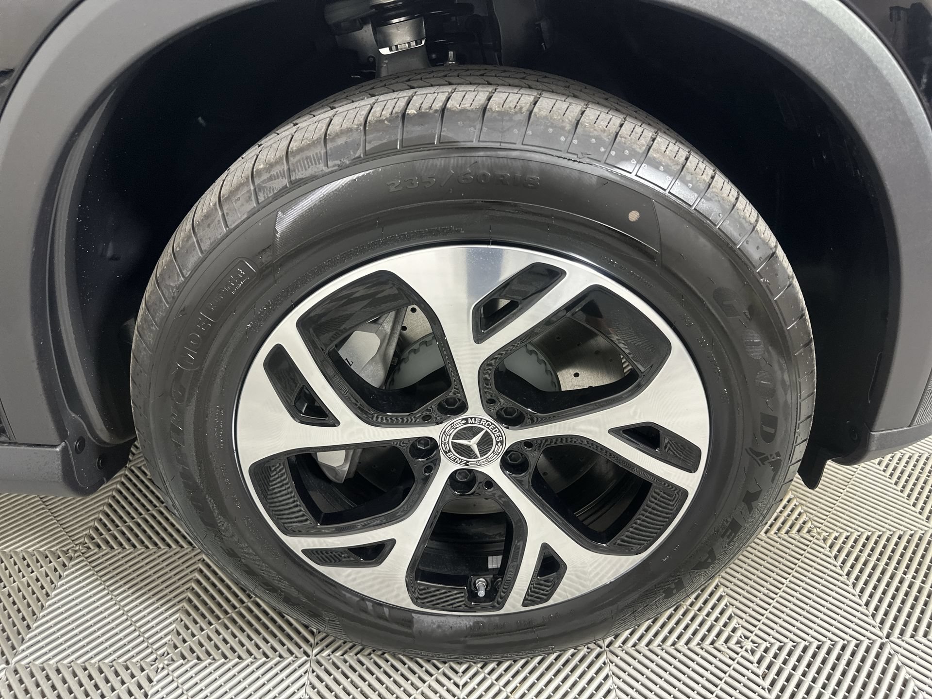 Used 2025 Mercedes-Benz GLC 350e 4MATIC image 10