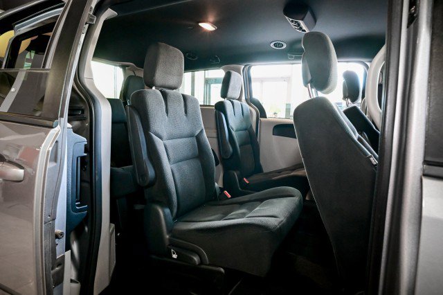 Used 2017 Dodge Grand Caravan SE FWD image 21