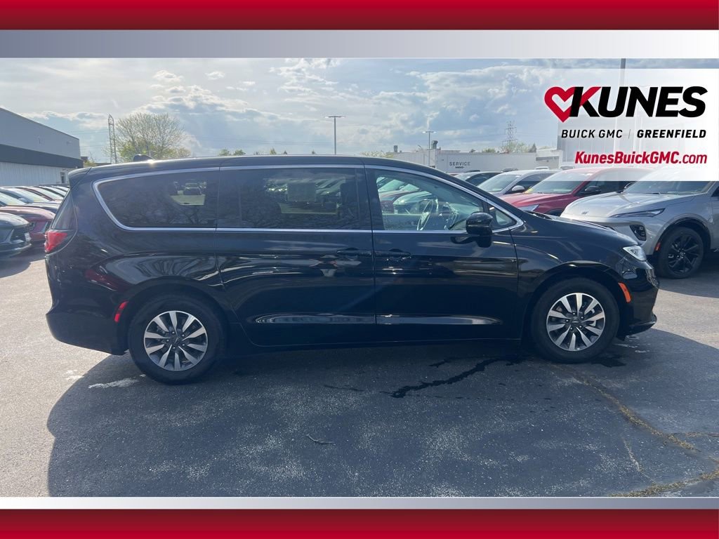 Used 2024 Chrysler Pacifica Limited FWD image 4