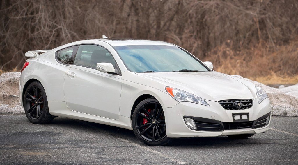 Used 2011 Hyundai Genesis 3.8 image 6