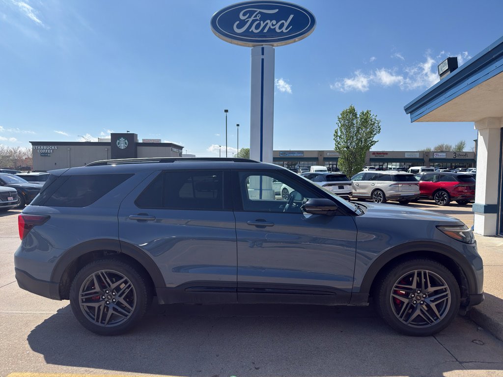 Used 2025 Ford Explorer ST AWD/4WD image 15