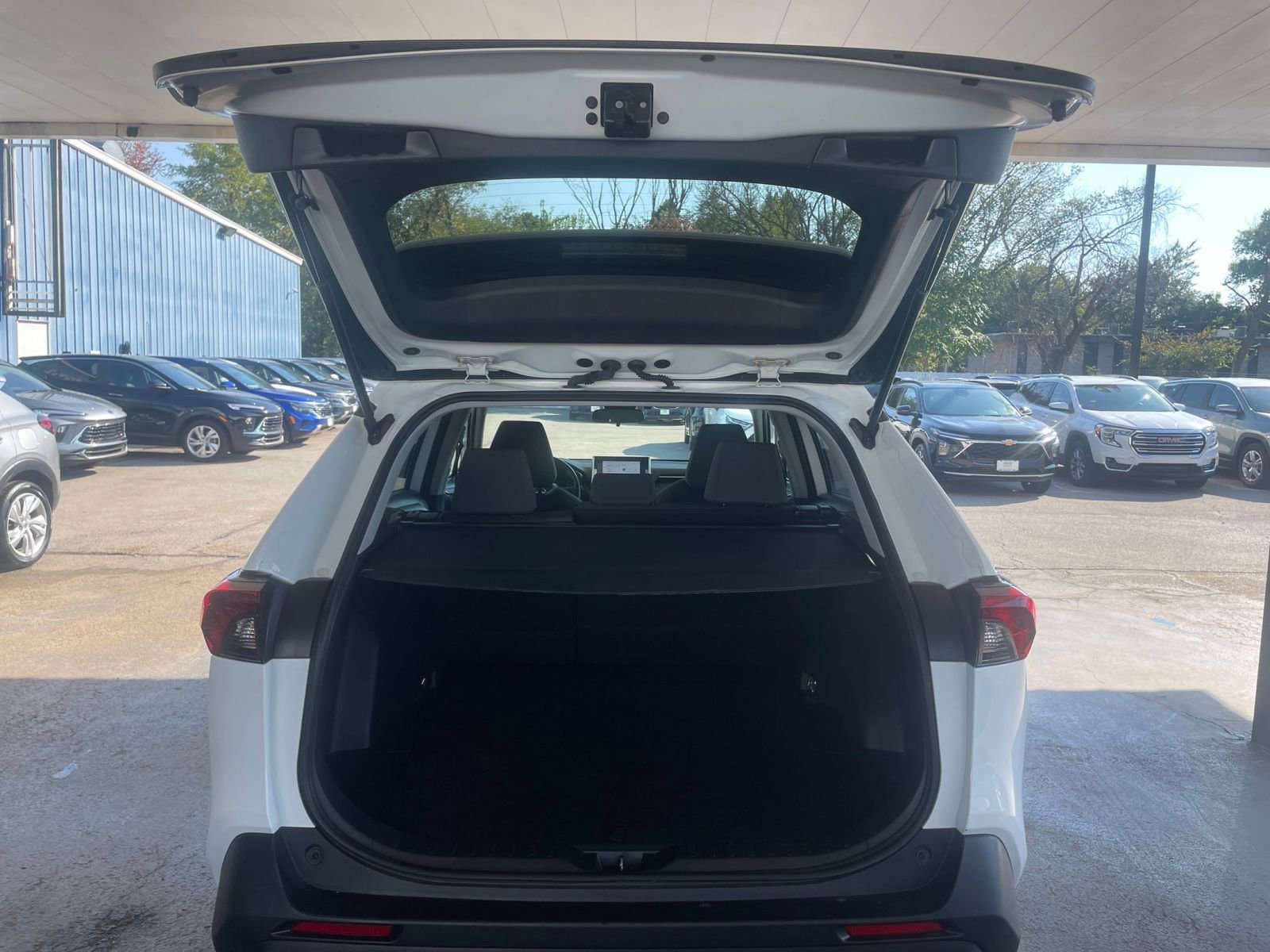 Used 2025 Toyota RAV4 XLE image 31