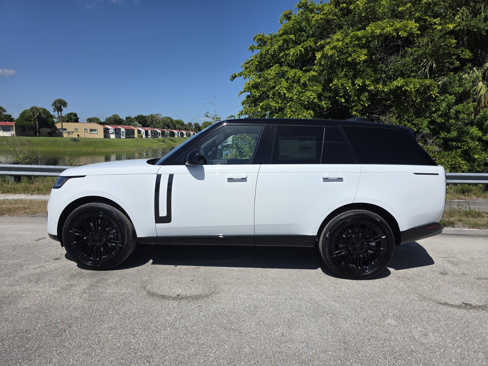 New 2026 Land Rover Range Rover SE AWD/4WD image 7