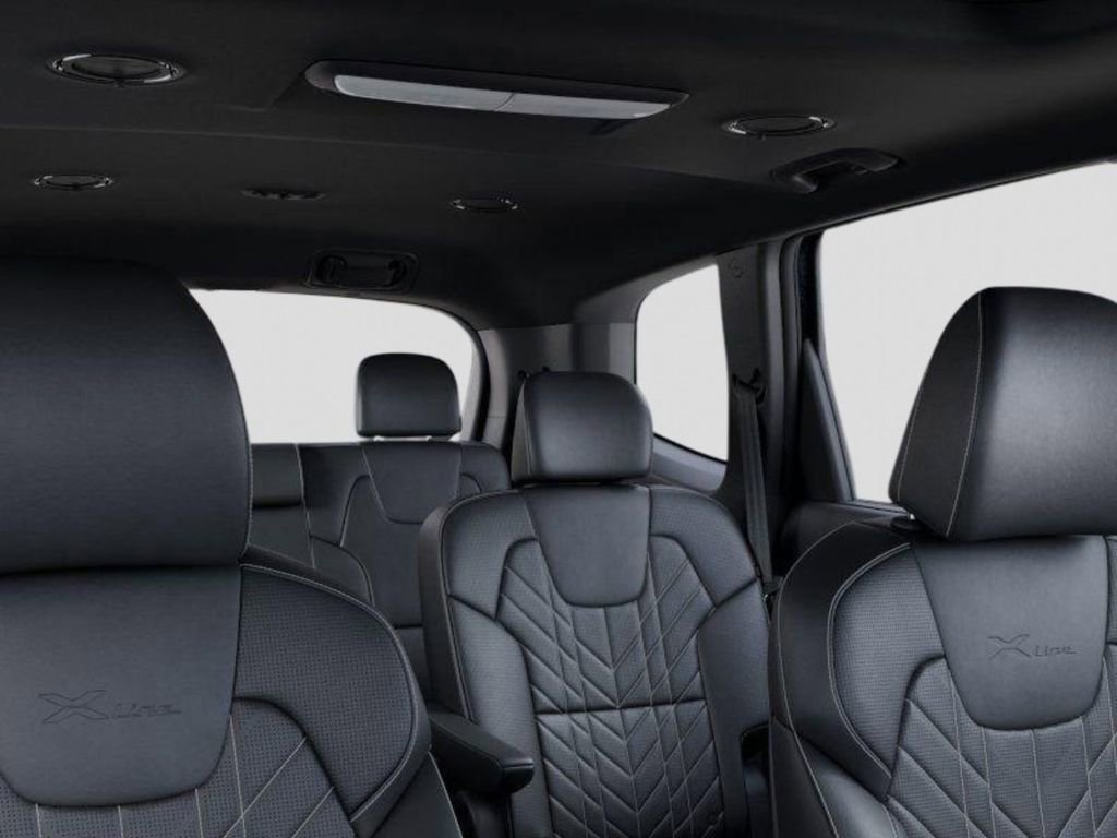 Used 2025 Kia Telluride AWD image 27
