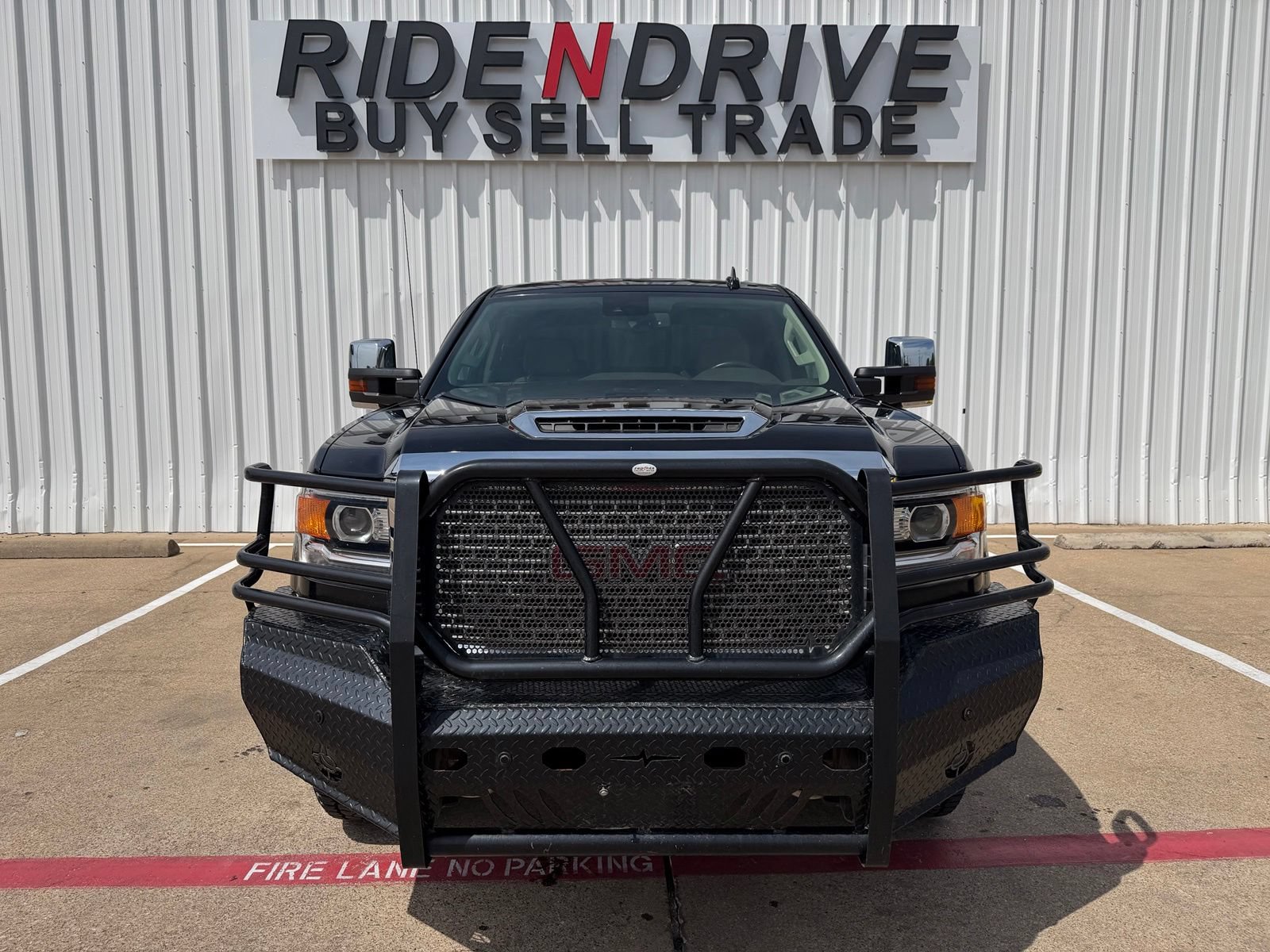 Used 2017 GMC Sierra 2500 Denali w/ Duramax Plus Package AWD/4WD image 10