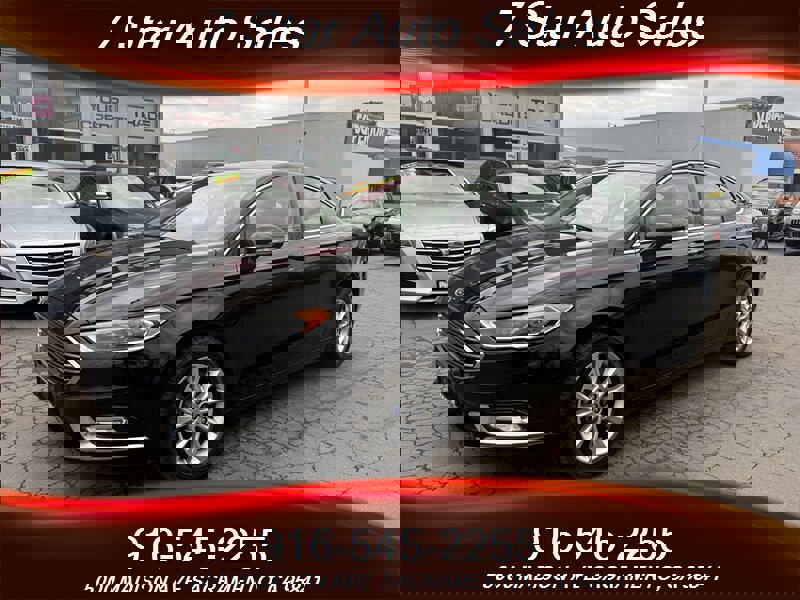 Used 2017 Ford Fusion SE w/ Fusion SE Technology Package image 3