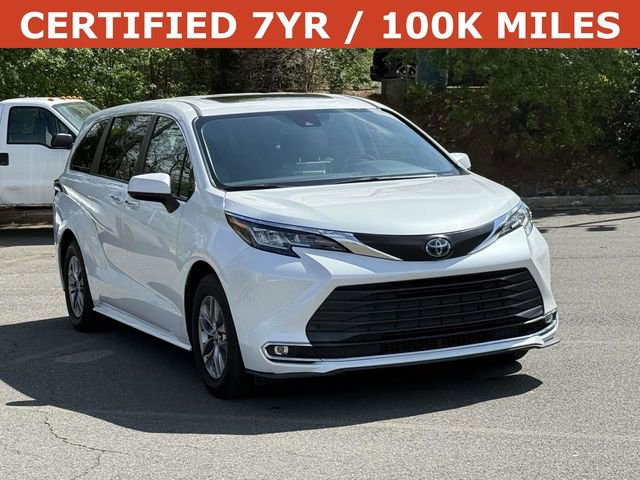Used 2023 Toyota Sienna XLE image 1