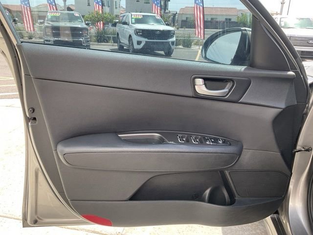 Used 2018 Kia Optima LX w/ 17" Alloy Wheels Package FWD image 13