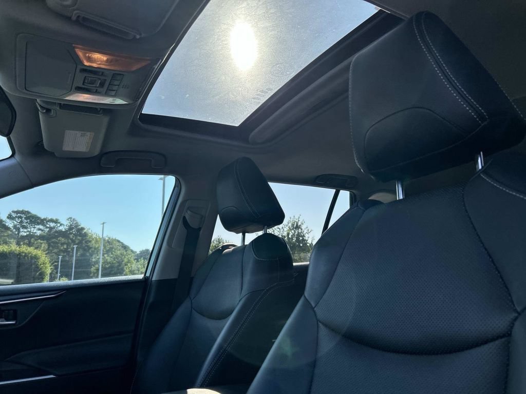 Used 2021 Toyota RAV4 XLE w/ Convenience Package FWD image 25