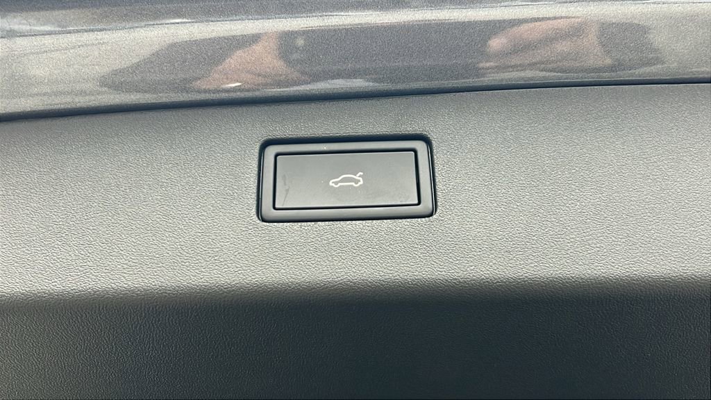 New 2026 Volkswagen Tiguan SE image 17