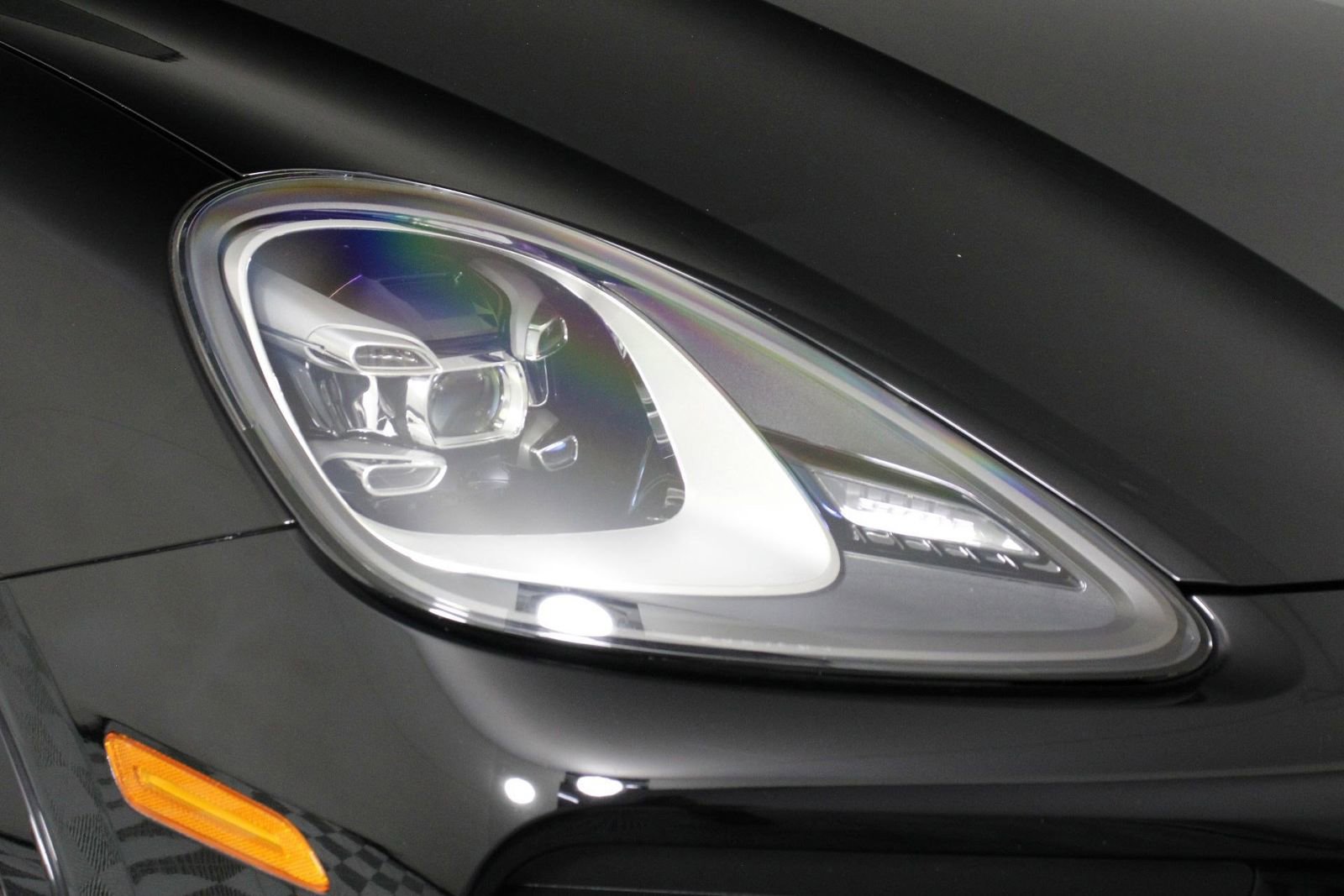 Certified 2023 Porsche Cayenne Platinum Edition image 28