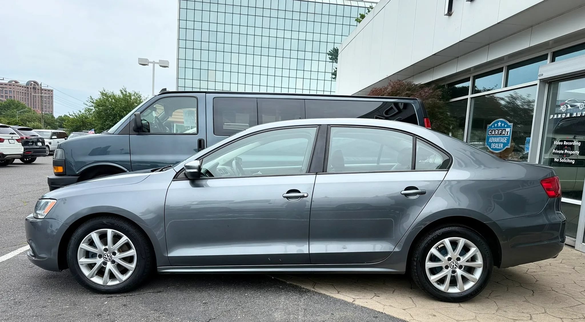 Used 2011 Volkswagen Jetta SE FWD image 4