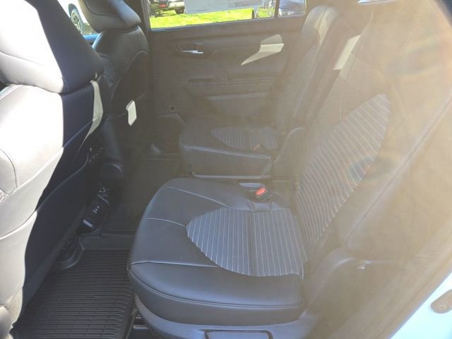 New 2026 Toyota Highlander XSE image 8