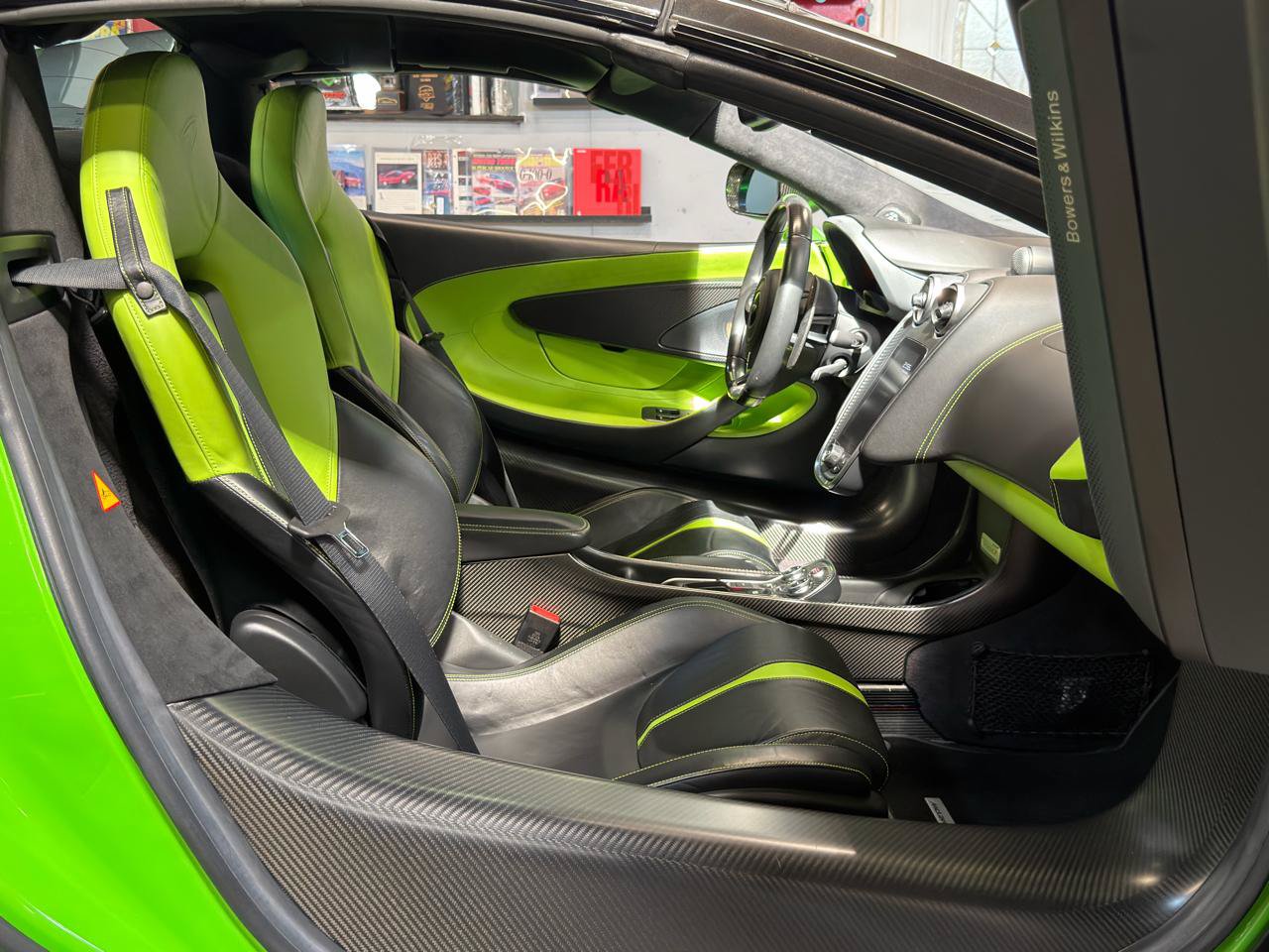 Used 2020 McLaren 600LT Spider RWD image 17