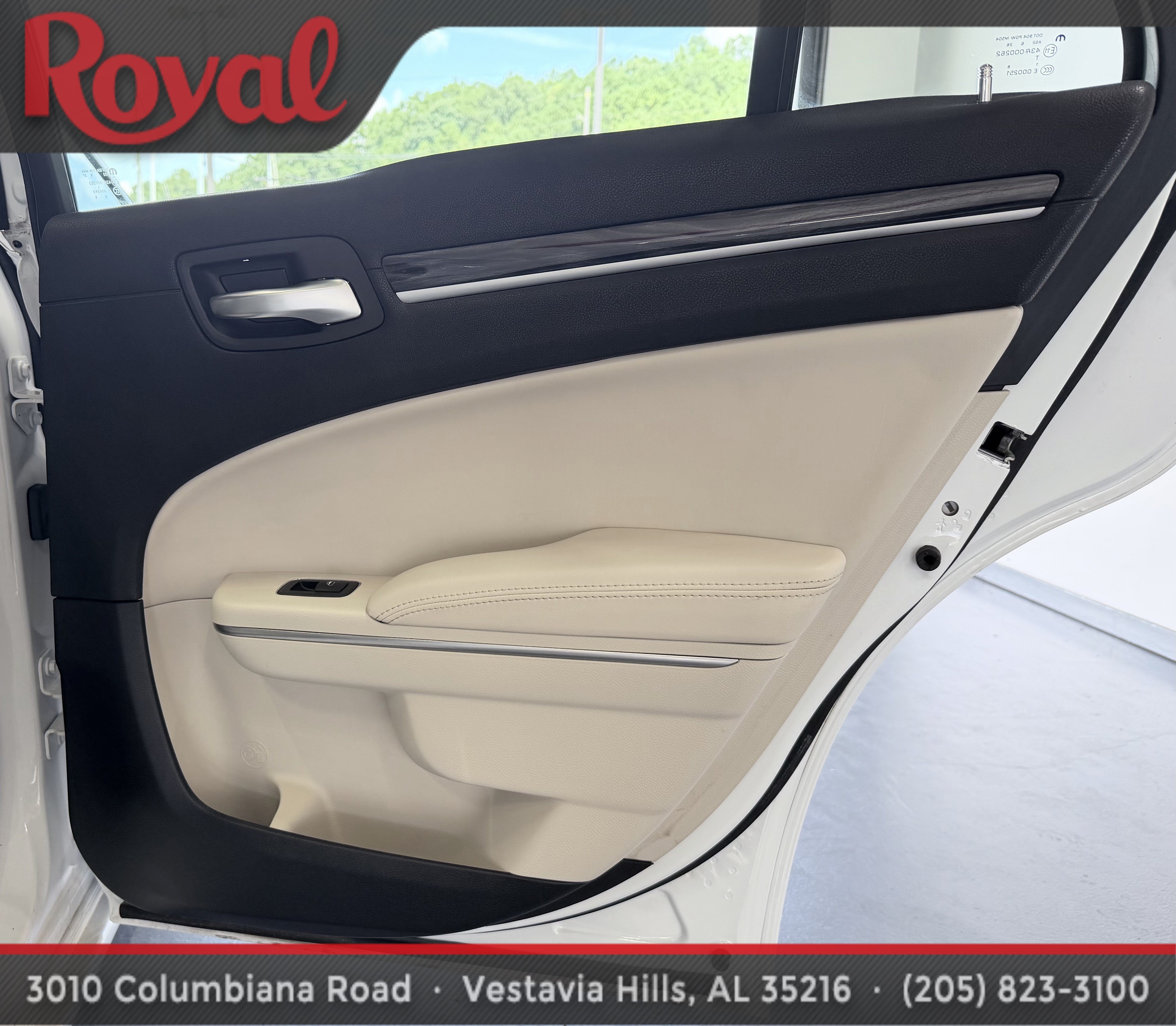 Used 2017 Chrysler 300 Limited w/ Driver Convenience Group RWD image 15
