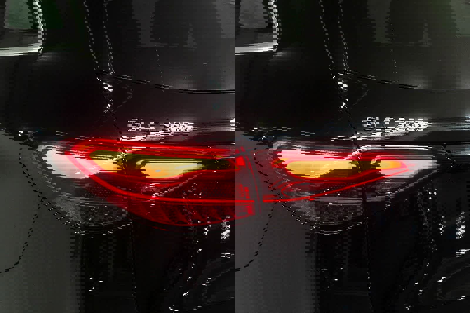 Used 2025 Mercedes-Benz GLC 300 4MATIC image 7