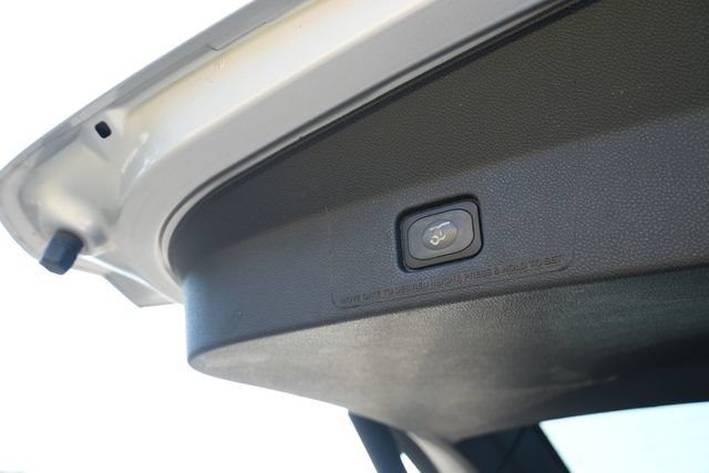 Used 2017 Ford Explorer XLT w/ Equipment Group 202A FWD image 12