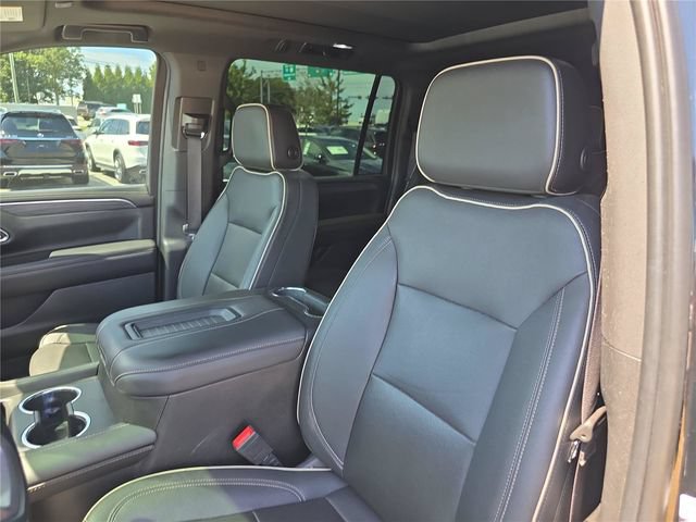 Used 2023 GMC Yukon XL SLT AWD/4WD image 20