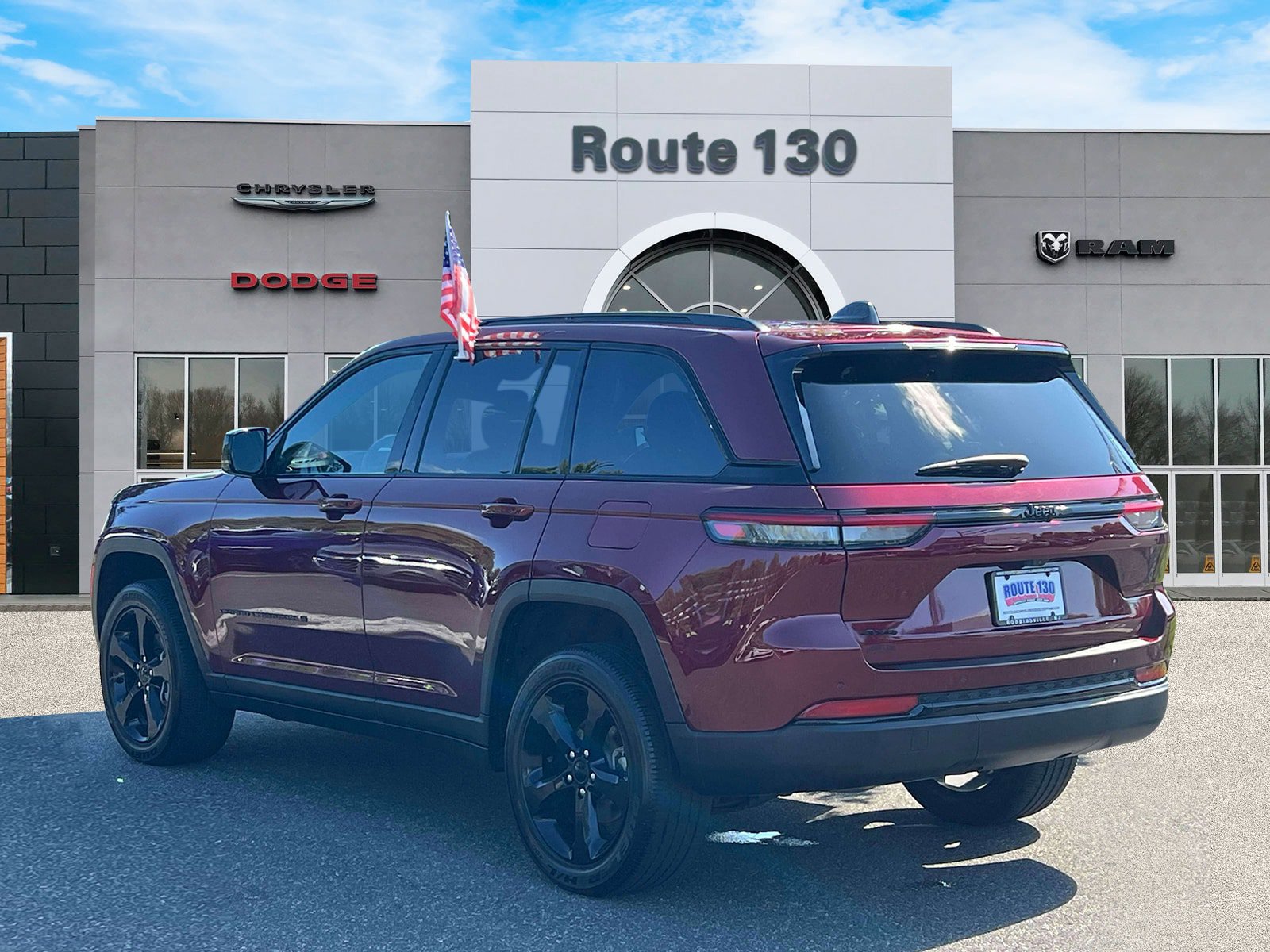 Used 2023 Jeep Grand Cherokee Altitude AWD/4WD image 3