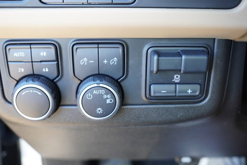 Used 2021 Chevrolet Suburban Premier w/ Premium Package AWD/4WD image 28