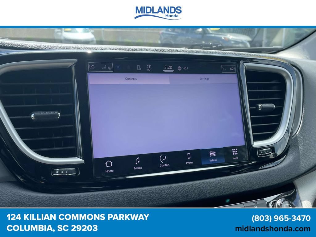 Used 2022 Chrysler Pacifica Touring-L FWD image 25