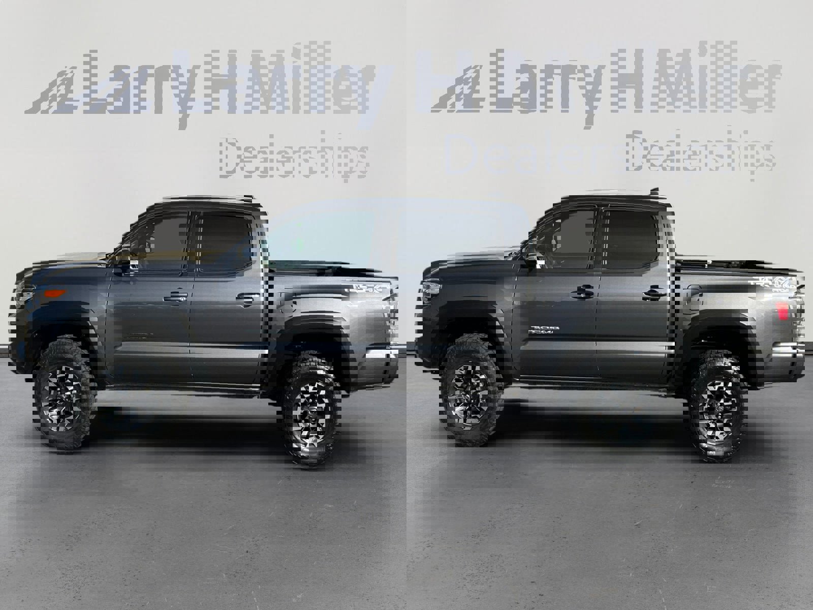 Used 2022 Toyota Tacoma TRD Off-Road w/ Technology Package image 3