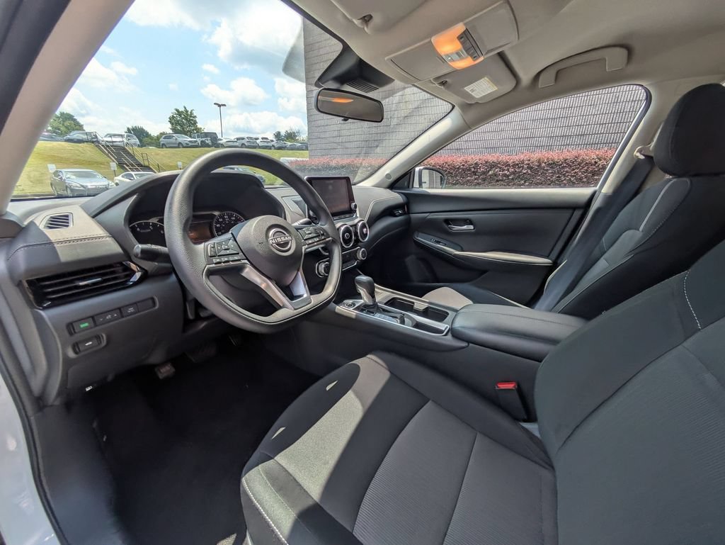 Used 2025 Nissan Sentra SV FWD image 15