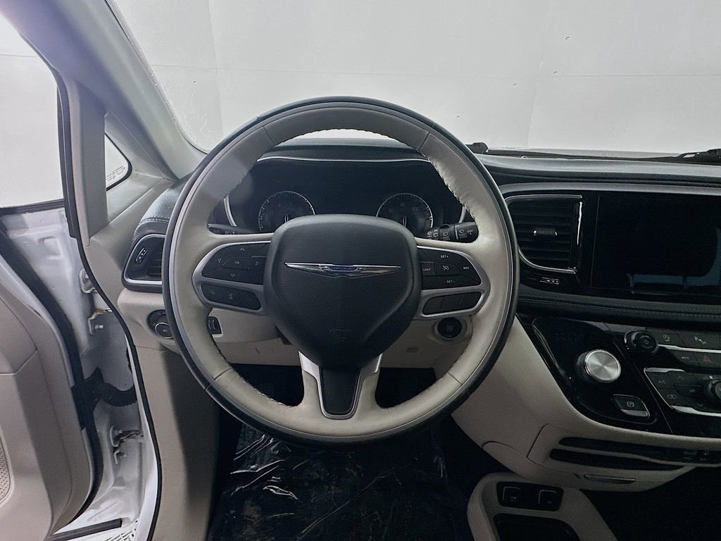 Certified 2020 Chrysler Pacifica Limited image 16
