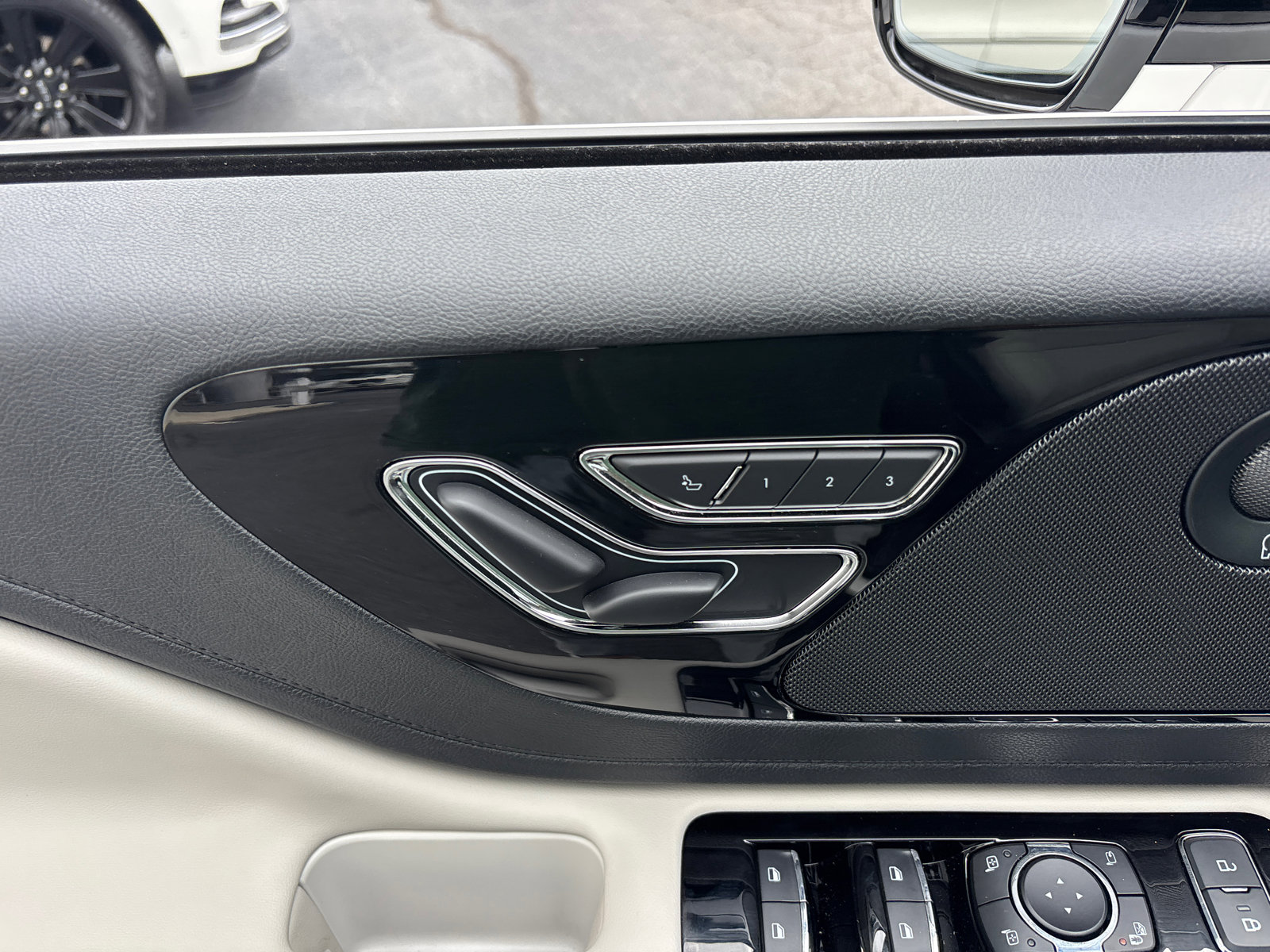 New 2025 Lincoln Aviator Reserve w/ Illumination Package image 12