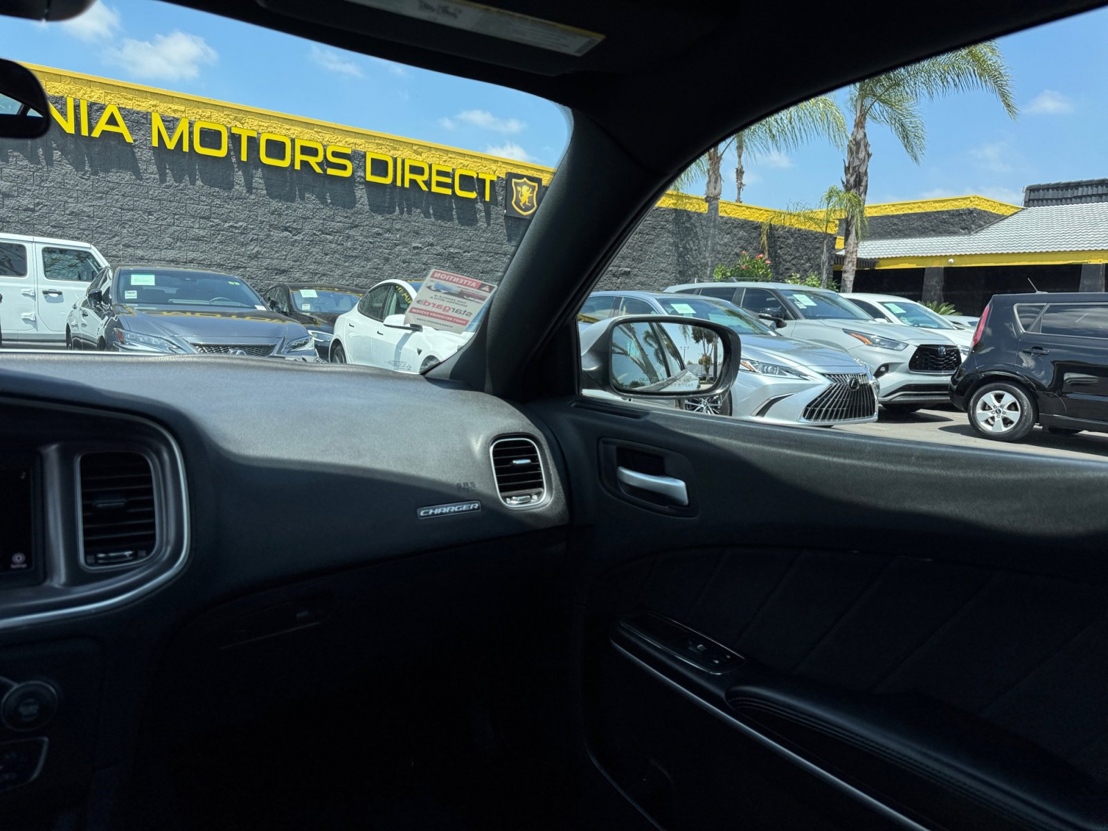 Used 2019 Dodge Charger SXT RWD image 18