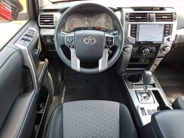 Used 2020 Toyota 4Runner SR5 AWD/4WD image 12