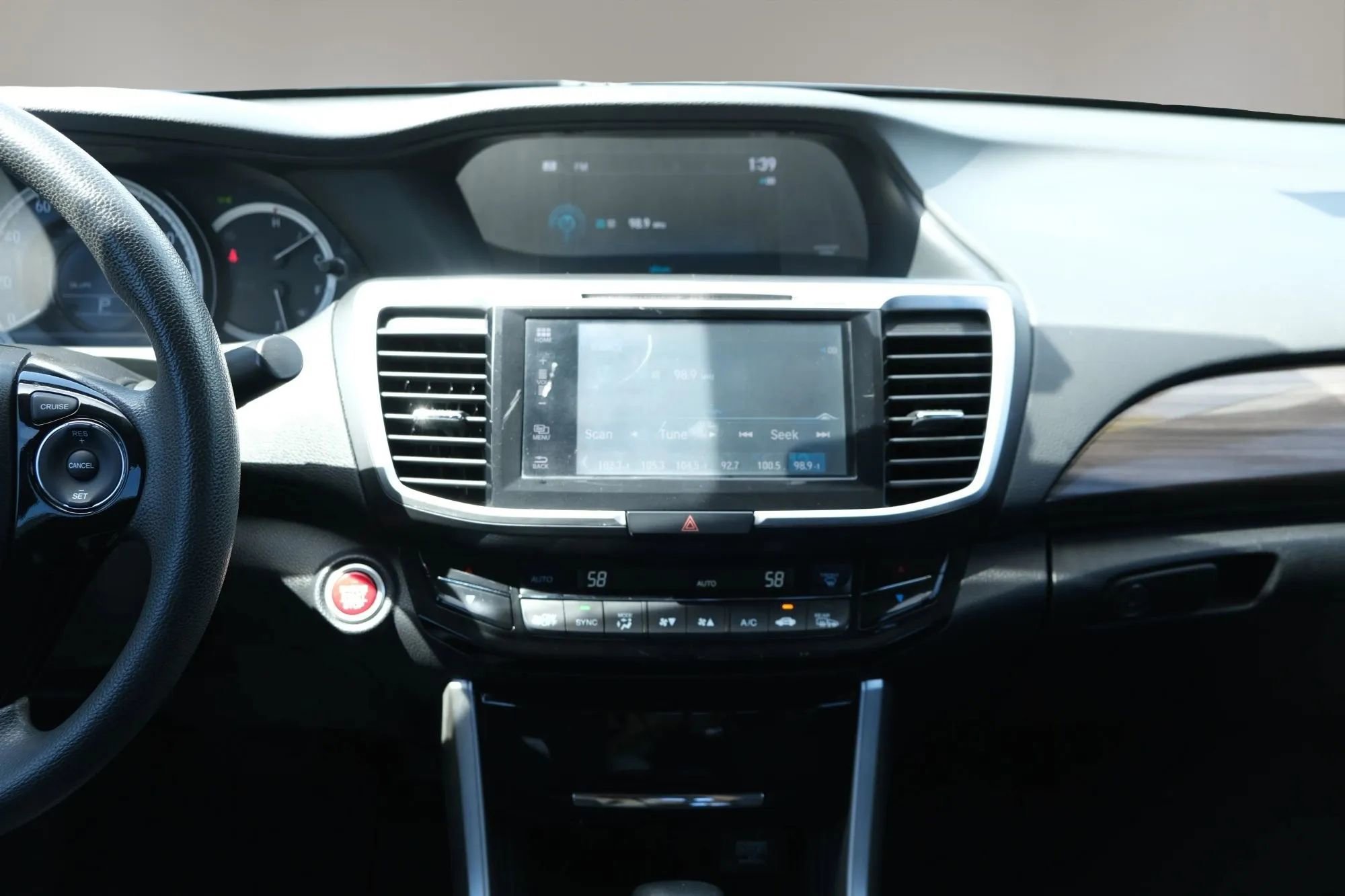 Used 2017 Honda Accord EX image 25