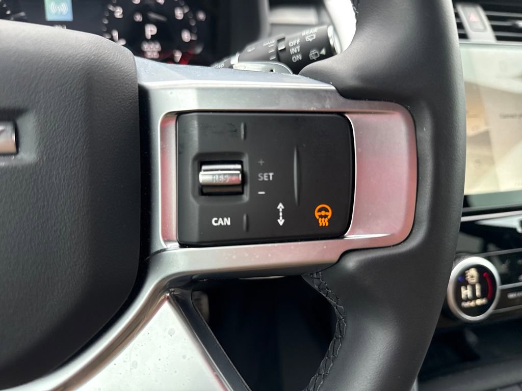 Used 2025 Land Rover Discovery Dynamic SE image 23