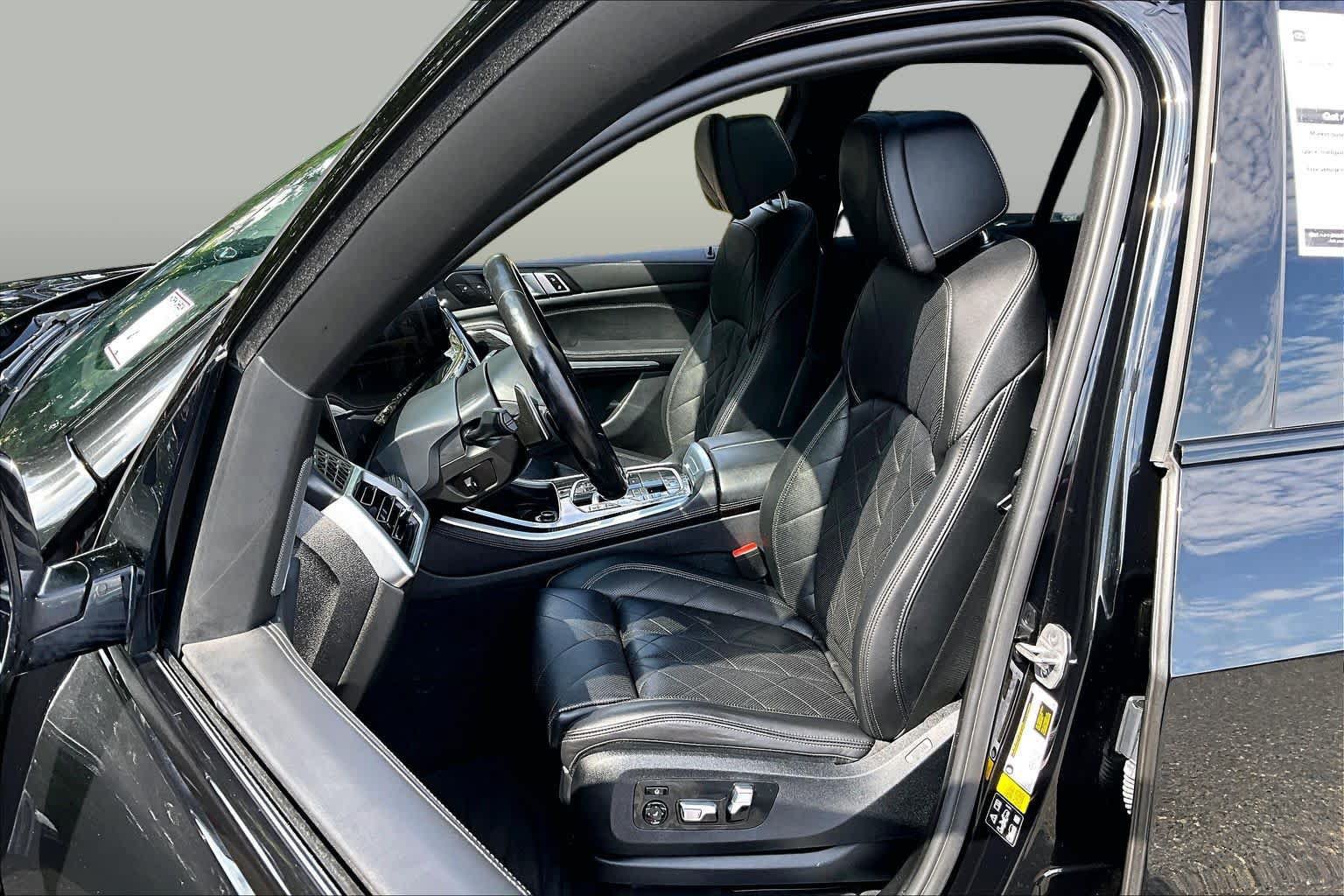 Used 2024 BMW X5 xDrive40i w/ M Sport Package AWD/4WD image 9