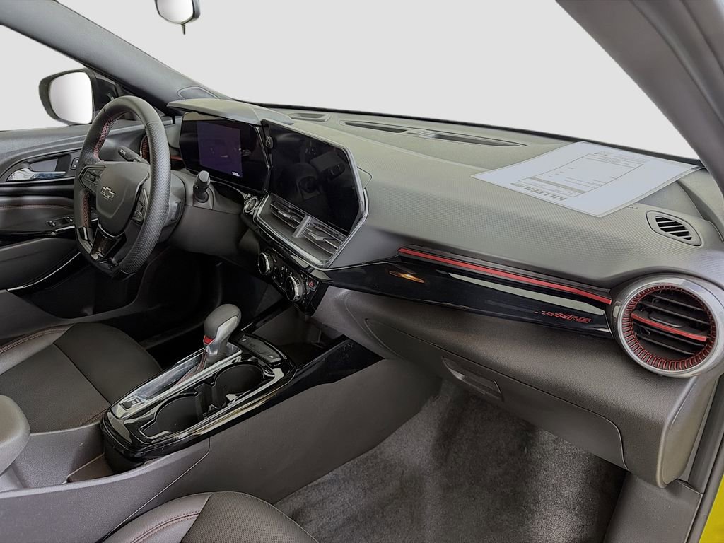 Used 2025 Chevrolet Trax RS w/ Driver Confidence Package image 29