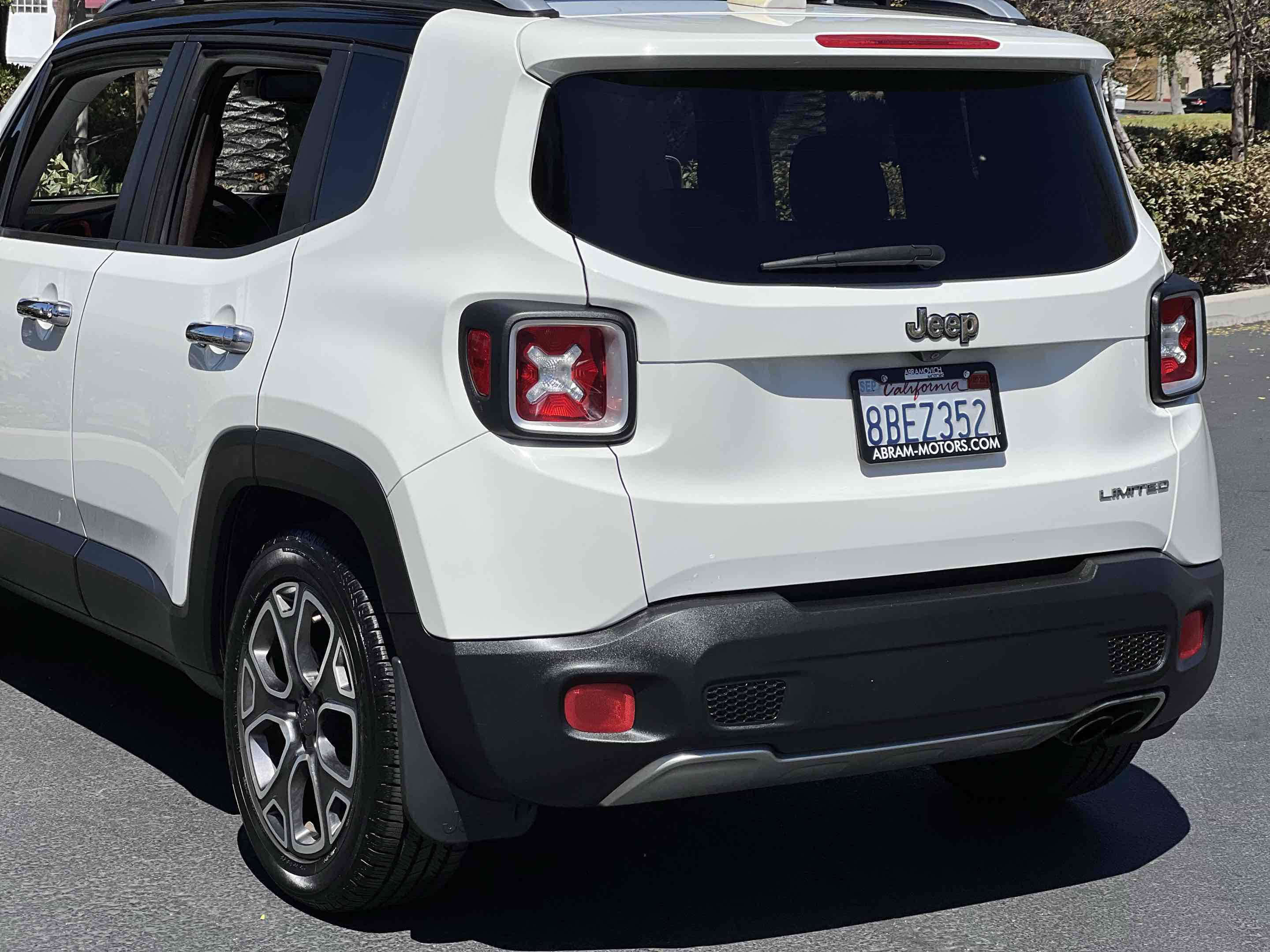 Used 2017 Jeep Renegade Limited FWD image 39