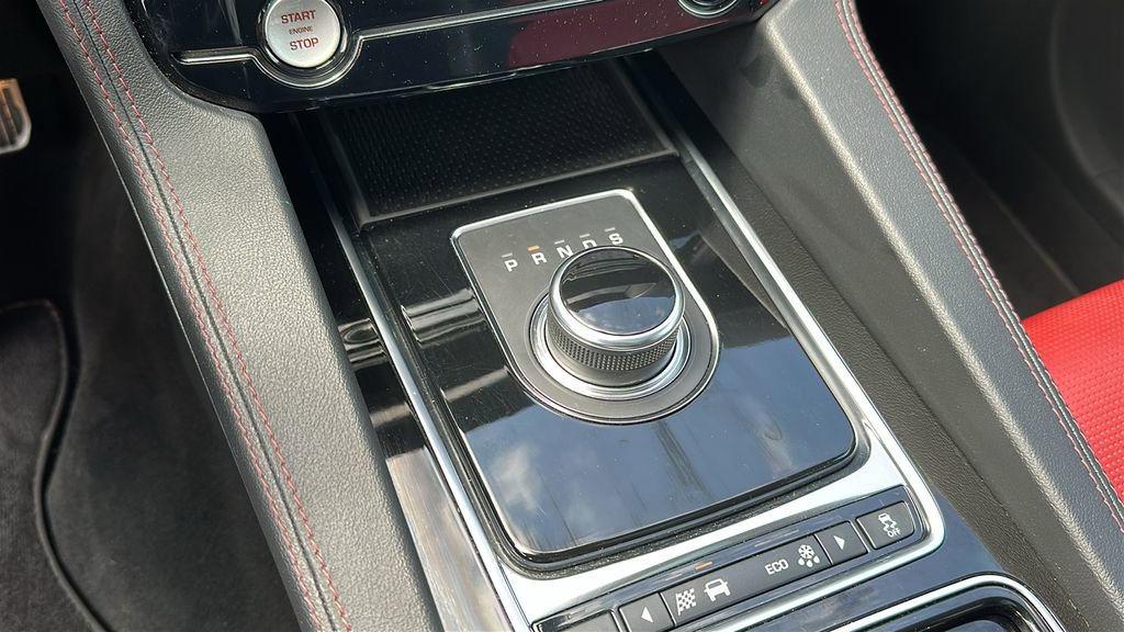 Used 2020 Jaguar F-PACE Checkered Flag AWD/4WD image 17