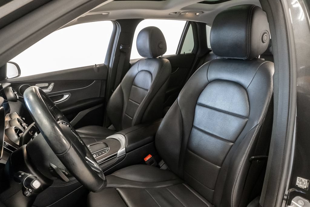 Used 2021 Mercedes-Benz GLC 300 4MATIC w/ Premium Package image 10