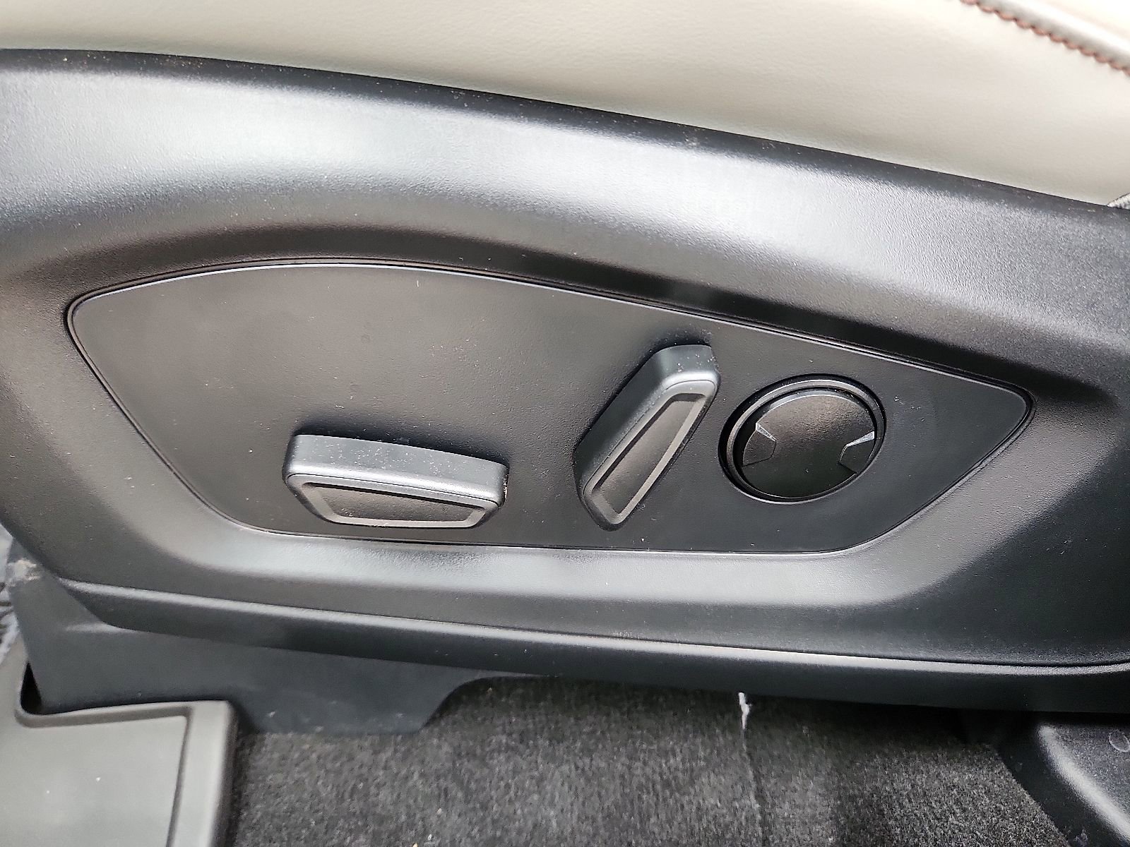 New 2026 Ford Explorer Active w/ Active Comfort Package image 12