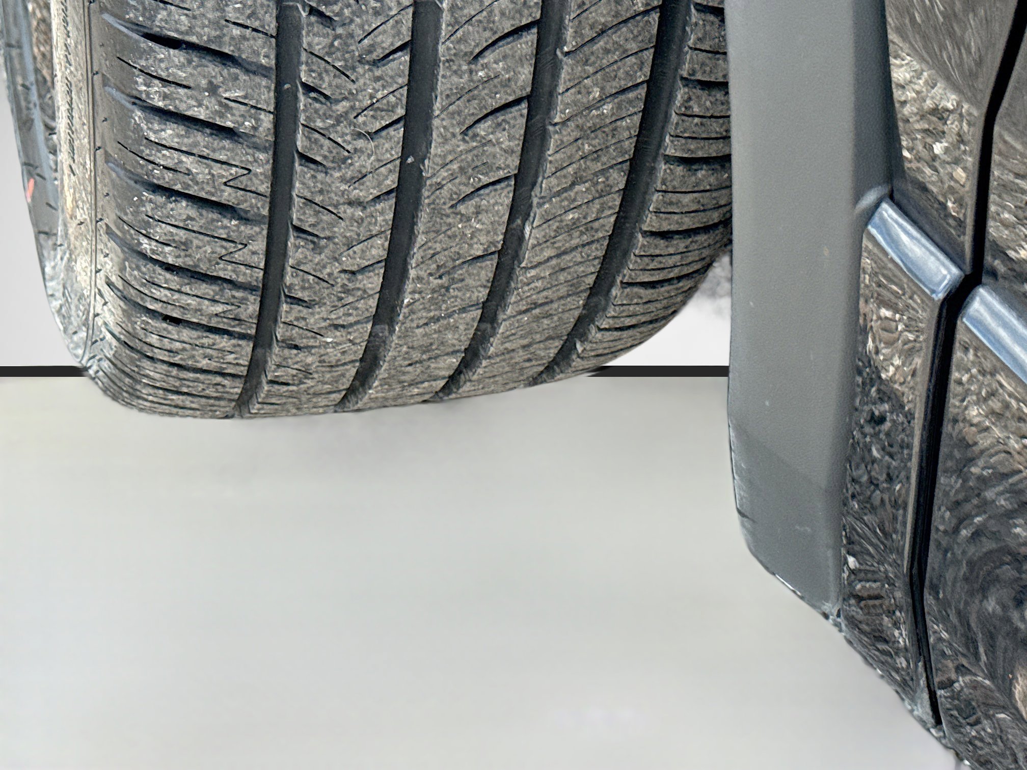 Used 2023 Volkswagen Tiguan SE R-Line image 40