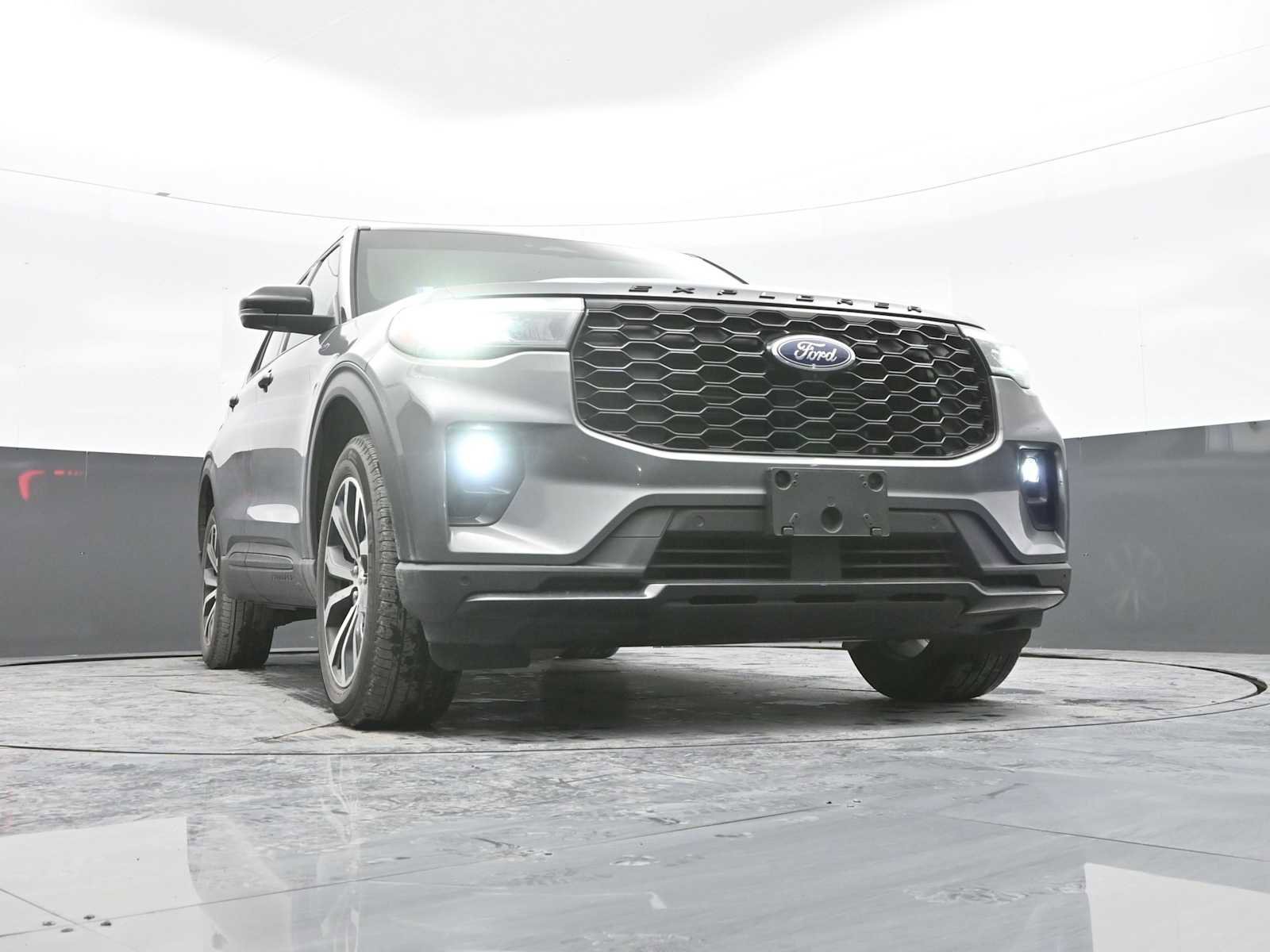 Used 2025 Ford Explorer ST-Line image 35