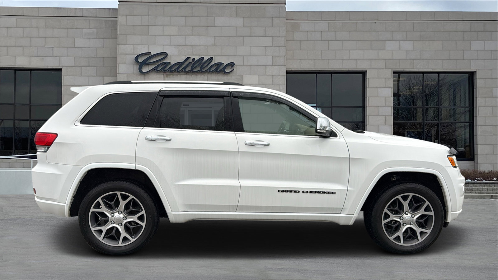 Used 2021 Jeep Grand Cherokee Overland image 2