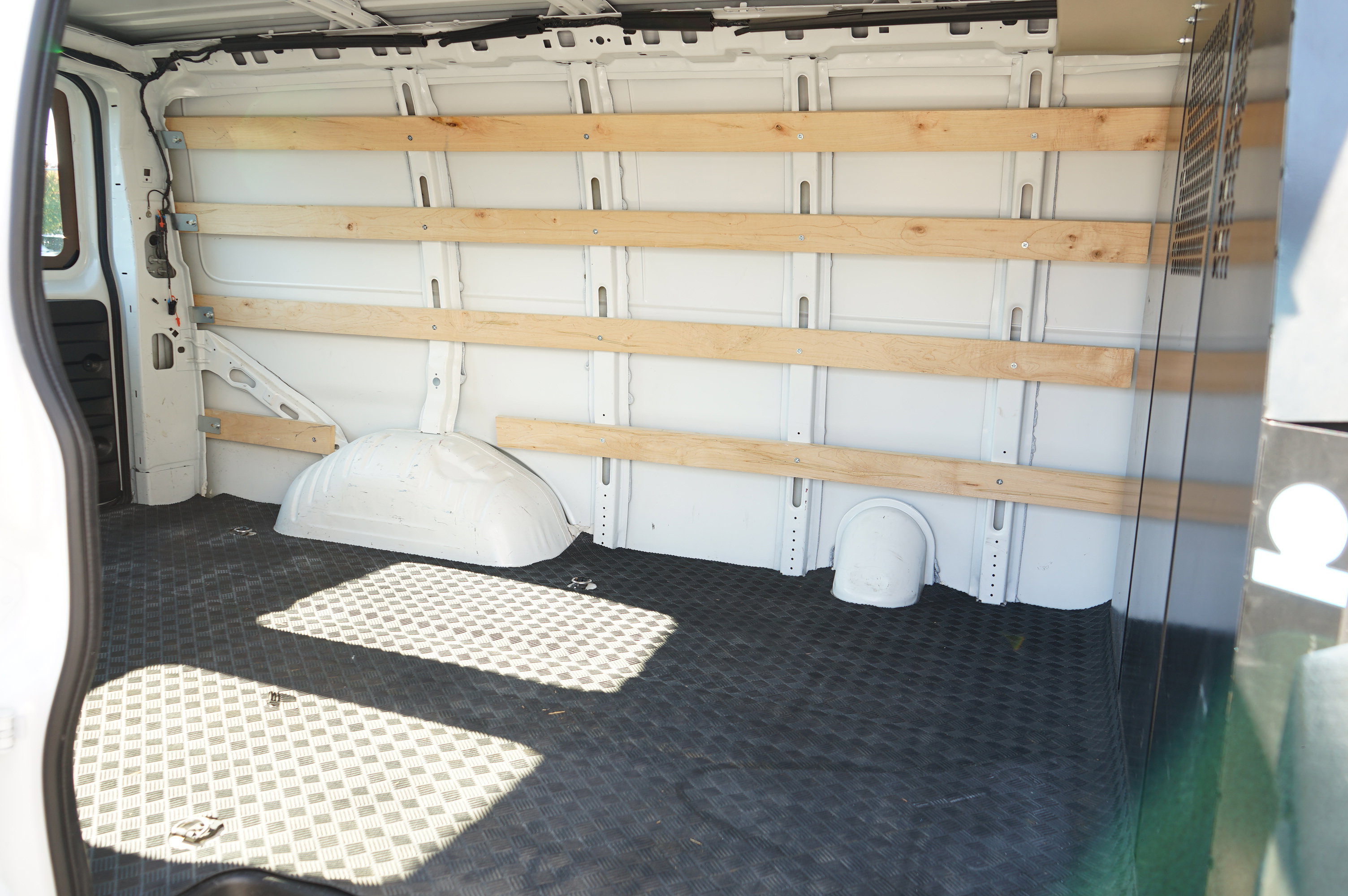 Used 2024 Chevrolet Express 2500 w/ Driver Convenience Package image 17