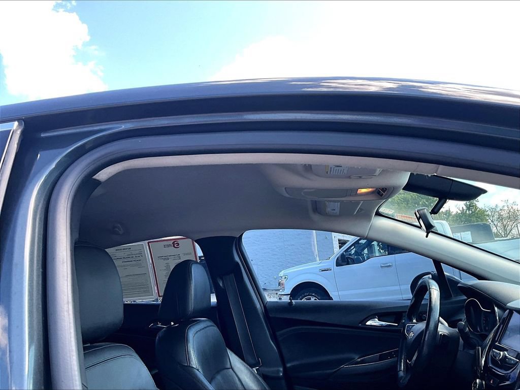 Used 2017 Chevrolet Cruze Premier FWD image 23