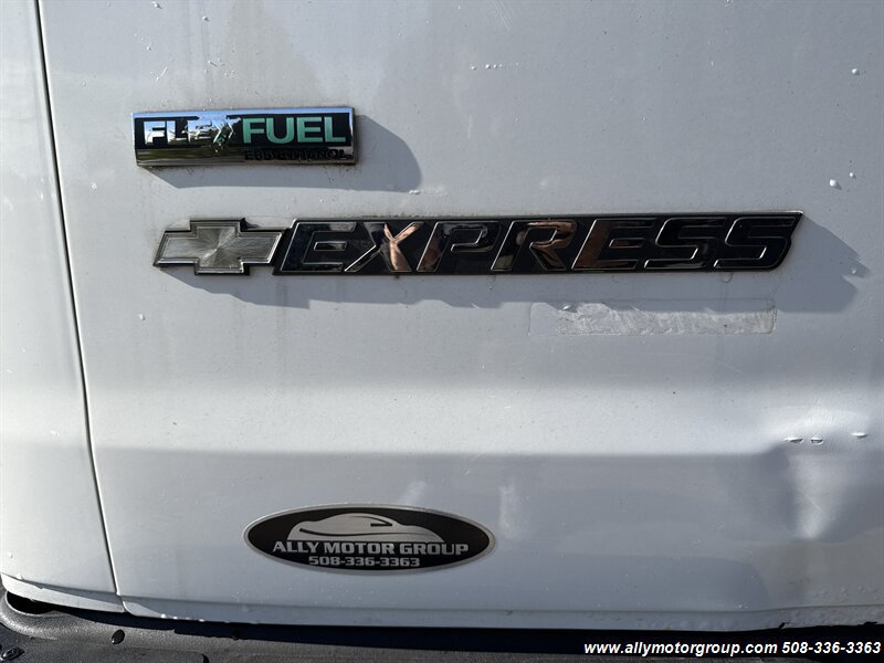 Used 2011 Chevrolet Express 2500 RWD image 7
